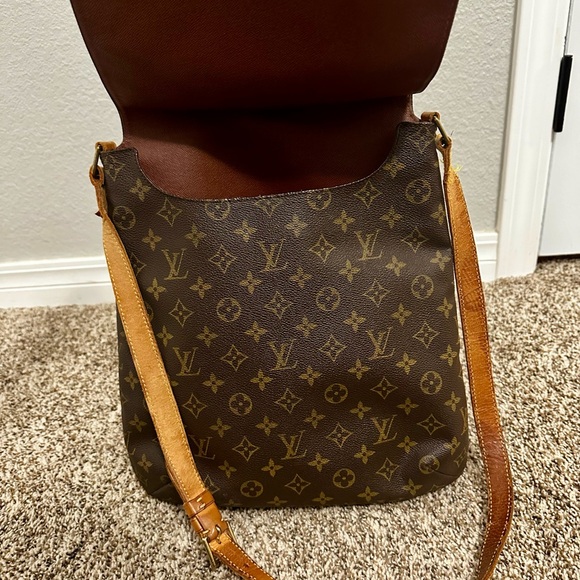 Louis Vuitton Tango Salsa GM AUTHENTIC - Picture 8 of 11